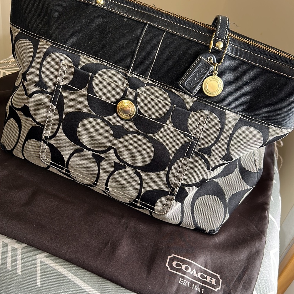 COACH Signature C Black & Gray Purse/Satchel/Handbag - Picture 7 of 16